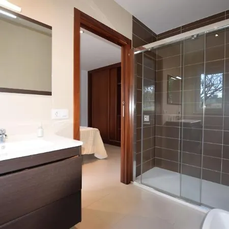 Casa Con Jardín, Al Lado De Playas Cee