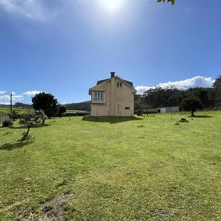 Casa Con Jardín, Al Lado De Playas * Cee